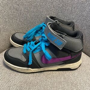 NIKE- SB Mogan Mid 2 JR’s in "Cool Grey/Vivid Purple/Blue Lagoon" colorway.